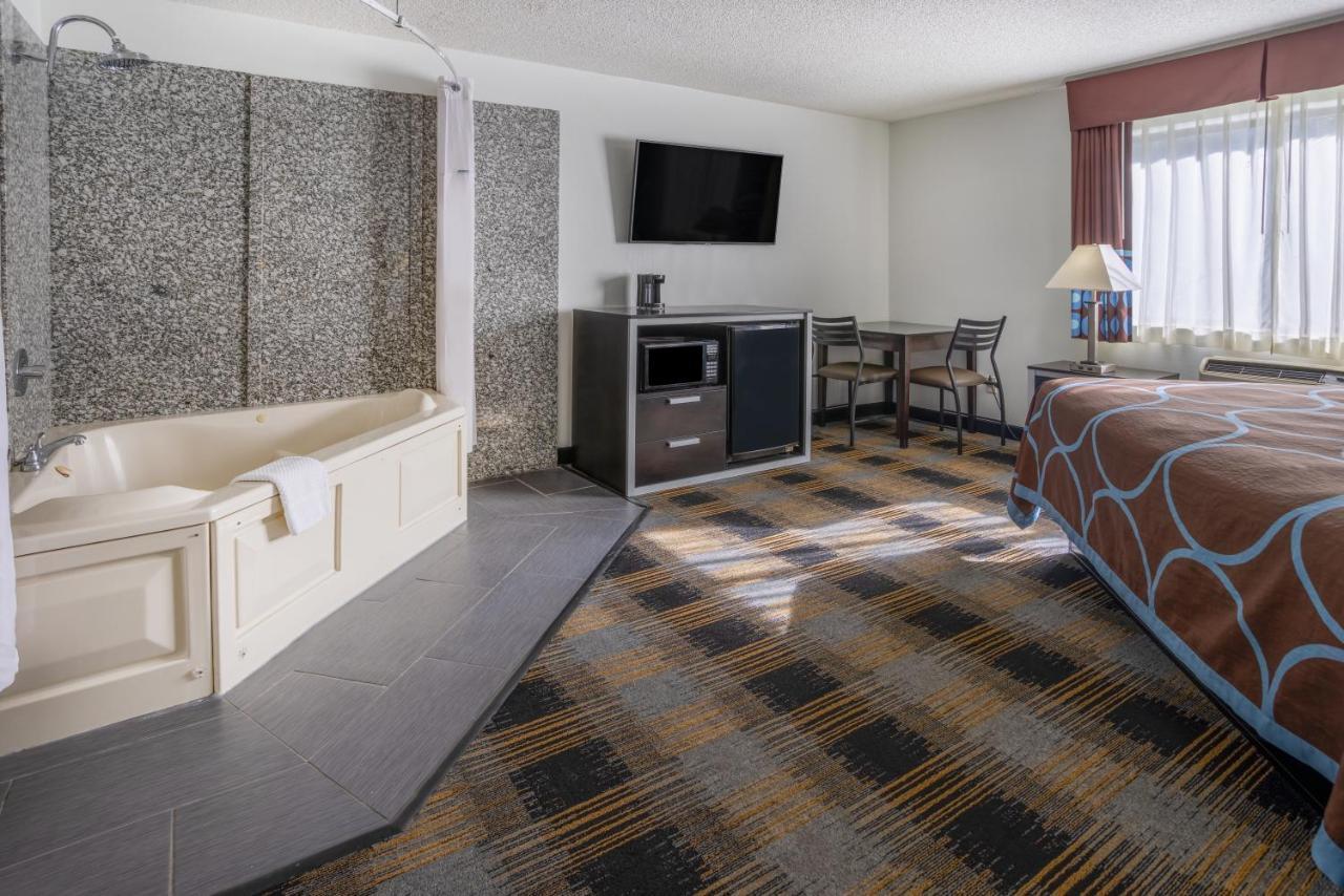 Super 8 By Wyndham Villa Rica Bagian luar foto
