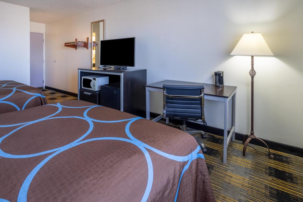 Super 8 By Wyndham Villa Rica Bagian luar foto