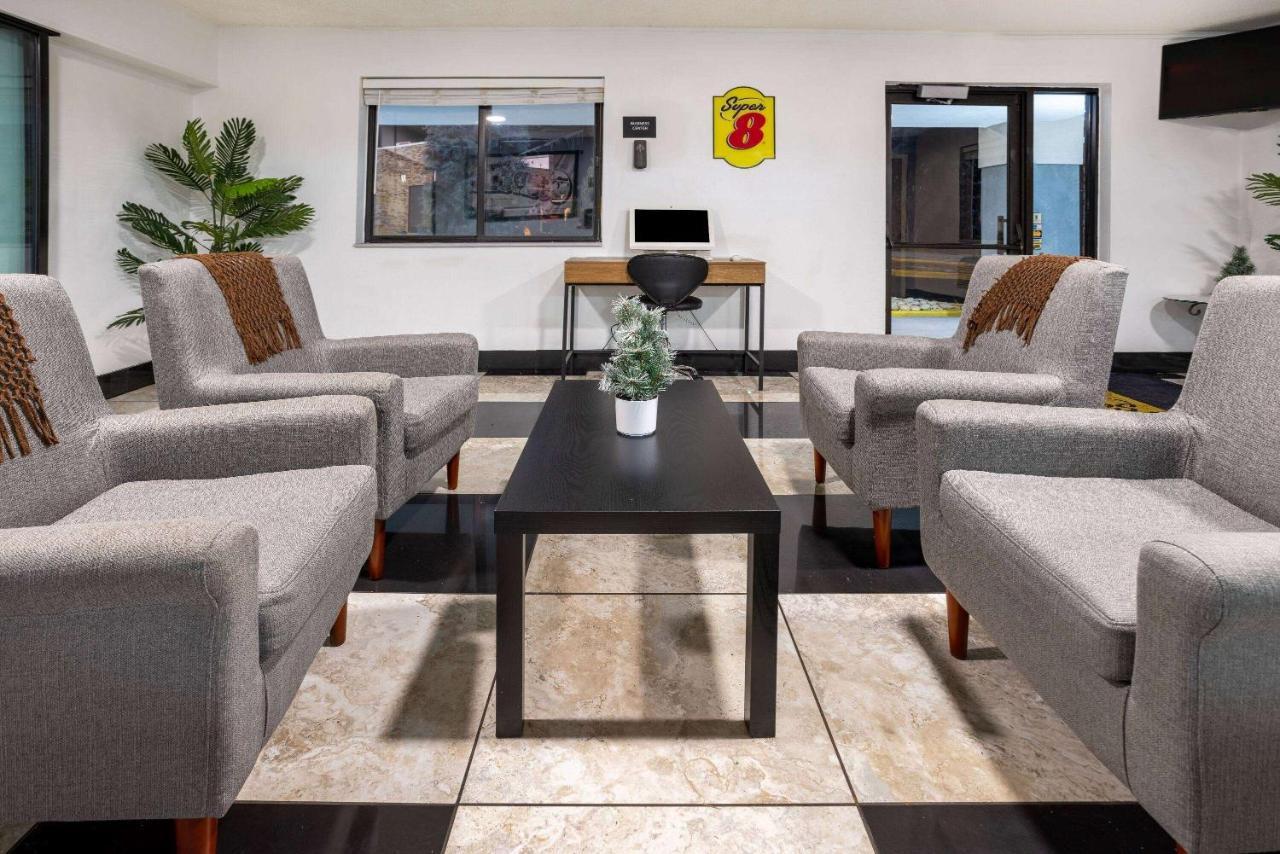 Super 8 By Wyndham Villa Rica Bagian luar foto
