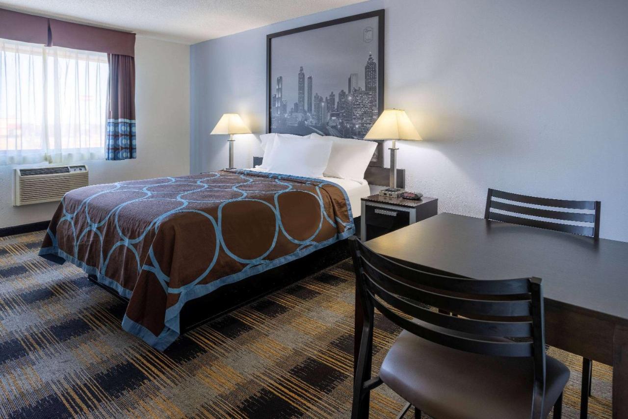 Super 8 By Wyndham Villa Rica Bagian luar foto