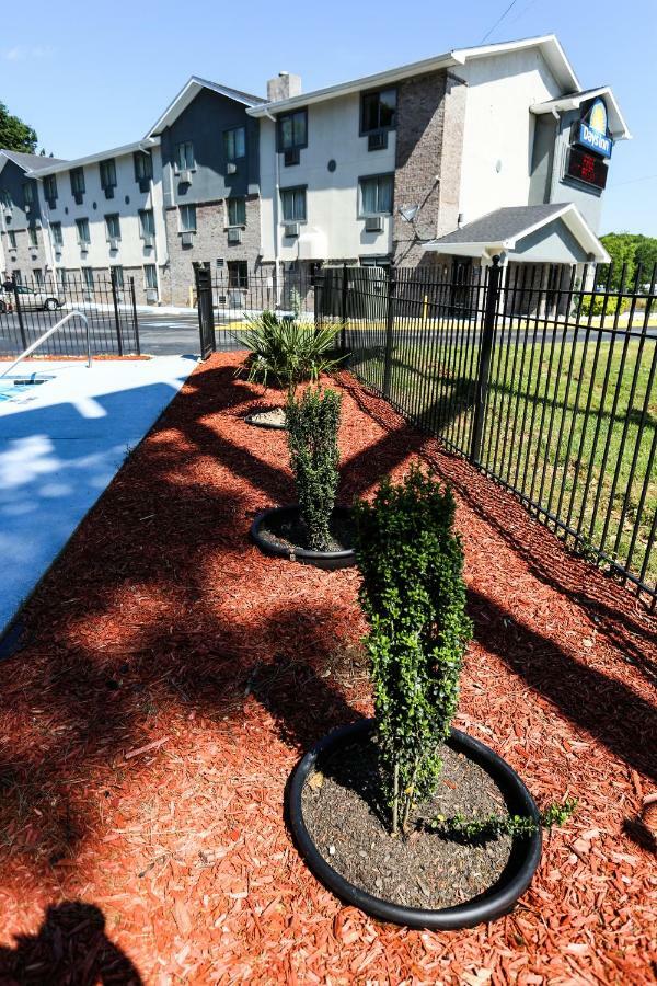Super 8 By Wyndham Villa Rica Bagian luar foto
