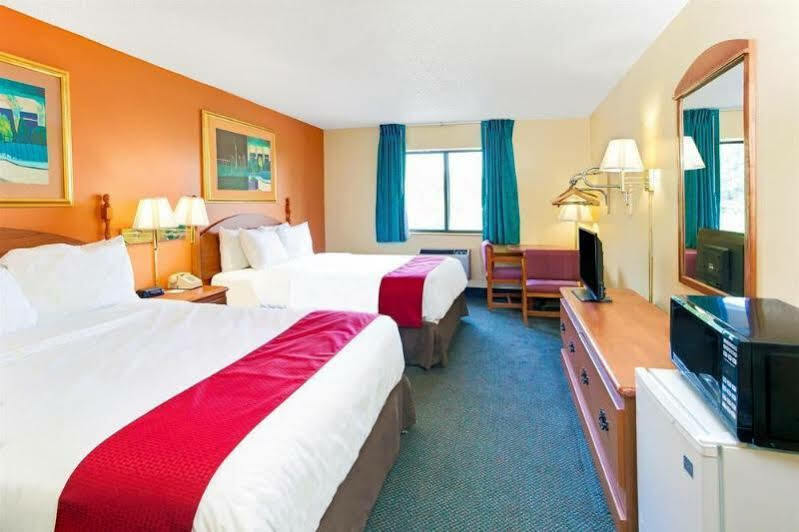 Super 8 By Wyndham Villa Rica Bagian luar foto